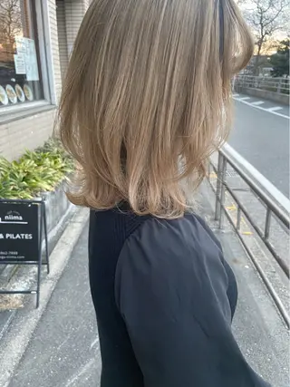 ミディアム カラー CIERA所属・トウジョウ アリサのヘアスタイル