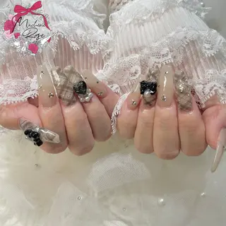 ネイル マシェリローズ所属・Macherie Roseのネイルデザイン