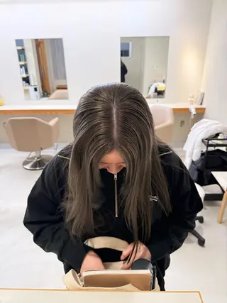 ロング カラー 島田 果央のヘアスタイル