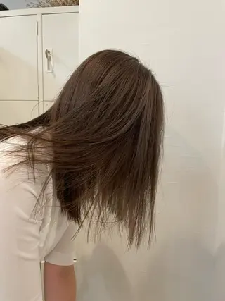 ミディアム 梅田/ベージュ レイヤー/ヌマタのヘアスタイル