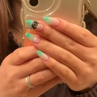 ネイル 𝑟𝑖𝑠𝑎 🕯‎🤍のネイルデザイン