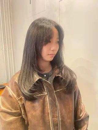 ミディアム カラー RIN／韓国ヘア レイヤーカットのヘアスタイル