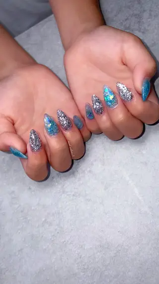 ネイル 関山 志乃のネイルデザイン