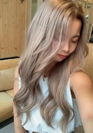 ロング Foi by Belle都賀店（フォワ バイ ベル）所属・FoibyBelle ﾌｫﾜﾊﾞｲﾍﾞﾙのヘアスタイル