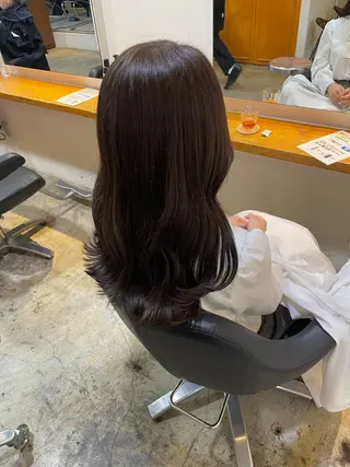 セミロング カラー MIOベージュカラー 柔らかいカラーのヘアスタイル