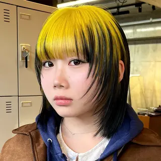 ミディアム ウルフとデザイン カラーの神のヘアスタイル