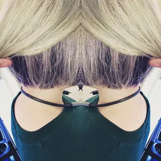 ショート 韓国風/小顔レイヤー /艶カラーのヘアスタイル