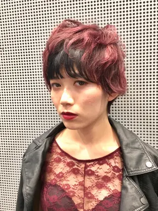 ショート カラー 鍵山 千秋のヘアスタイル