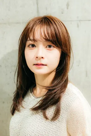 セミロング solua所属・飯田 彩加のヘアスタイル