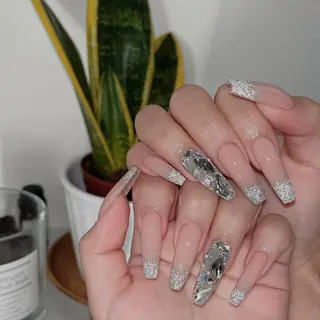 ネイル NEO Beauty Salon所属・𝐍𝐄𝐎 𝐉𝐔𝐑𝐈のネイルデザイン