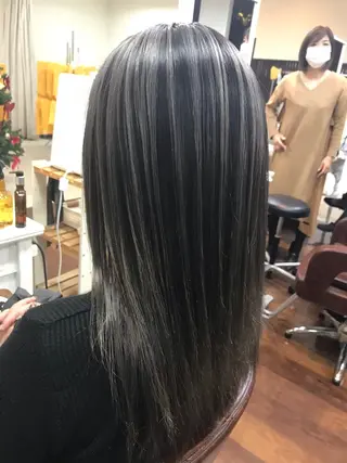 ロング カラー 山本 咲貴のヘアスタイル