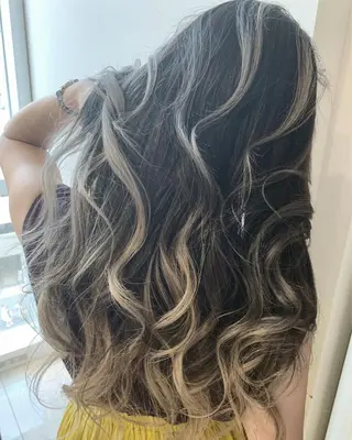 ロング カラー ヘアアレンジ 【公式】amble luxe池袋東口🩷のヘアスタイル