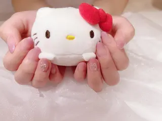 ネイル HENECY🍓 momokaのネイルデザイン