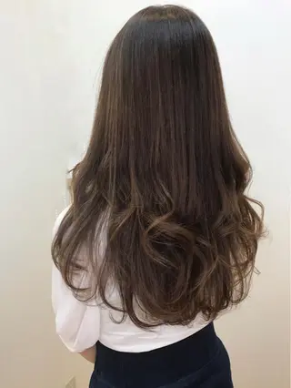 ロング カラー 湯浅 了一のヘアスタイル