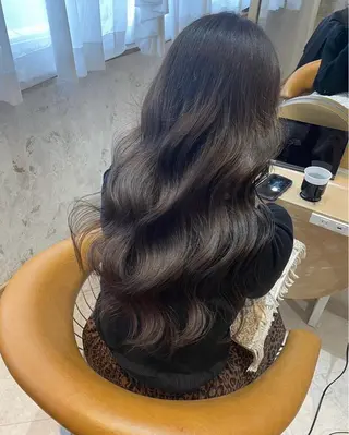 ロング オリーブカラー 長谷川のヘアスタイル