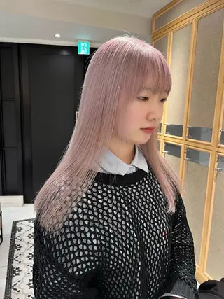 セミロング 淡いハイトーンカラー レイヤーカットゆうかのヘアスタイル