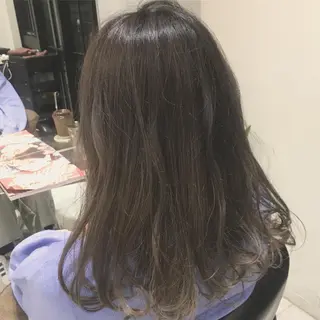 セミロング カラー 荒木 依莉亜のヘアスタイル