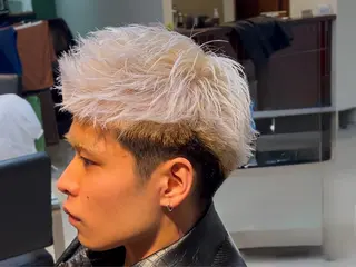 カラー メンズ まろやかなベージュ 小池春樹のヘアスタイル