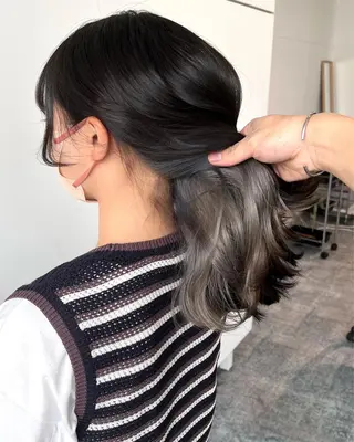 ロング カラー 🌈re-room EIKI🇰🇷のヘアスタイル