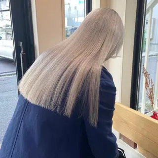 ロング カラー ブロンド／ブリーチ 【SITY.】のヘアスタイル