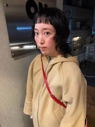 ミディアム YUUKI/ウルフ .ハイレイヤーのヘアスタイル