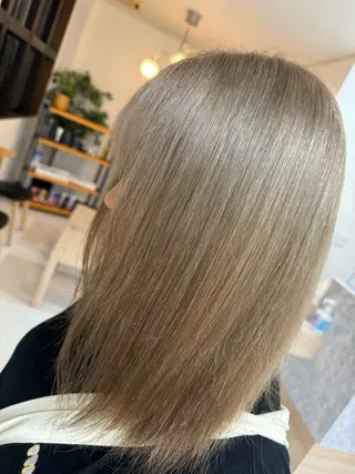 セミロング カラー 大内 カオリのヘアスタイル