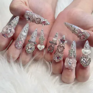 ネイル ゴテゴテ💙ワンホン リオナのネイルデザイン