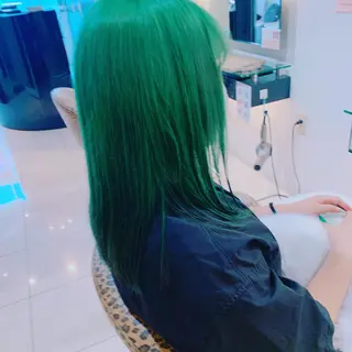 カラー I. NARUSEのヘアスタイル