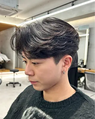 パーマ メンズ ニュアンスパーマ/ ハイトーン/毛流れのヘアスタイル