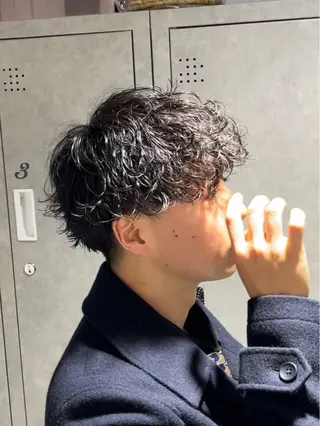 ショート カラー パーマ メンズ 【シャドウパーマ センターパート】義心のヘアスタイル