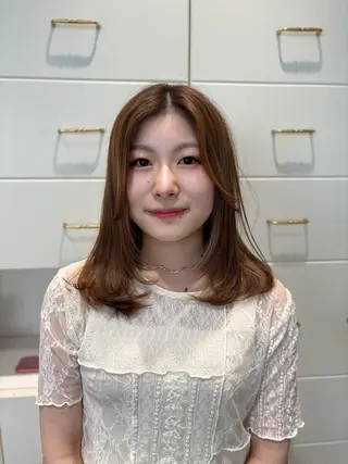 ミディアム hair make BEHIVE ichibancho AVEDA所属・渡邉  日向子 ・レイヤー、縮毛矯正のヘアスタイル