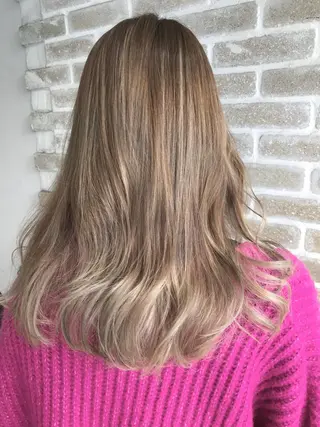 ミディアム カラー 伊藤 優希のヘアスタイル