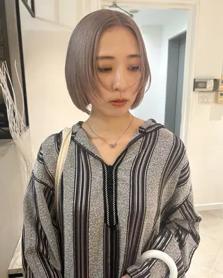 ショート カラー Loom.所属・村上雅人 ナチュラルモードのヘアスタイル