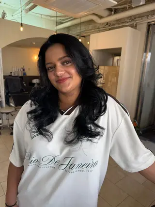 ロング Maho/海外 レイヤー/ハイトーンのヘアスタイル