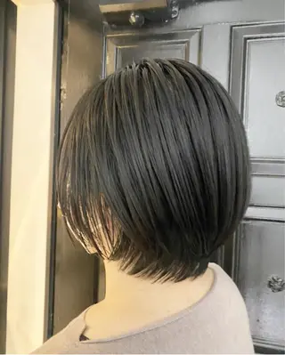 ショート MIA スタイリストのヘアスタイル