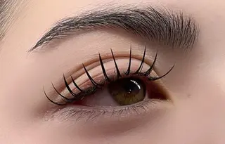 マツエク・マツパ FLY NAIL&Eyelash Salon 梅田店所属・YUKI FUKUMARUのマツエク・マツパデザイン