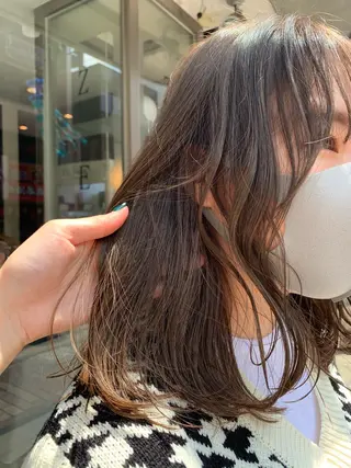 ミディアム カラー 平野 優奈のヘアスタイル