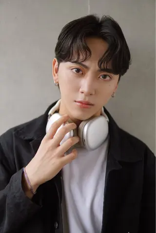 ショート パーマ メンズ RIKI/センター パート/メンズパーマのヘアスタイル