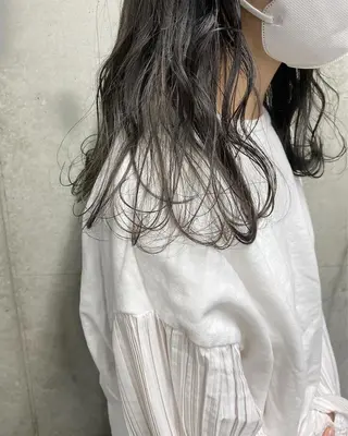 ミディアム カラー GiseL アンリのヘアスタイル