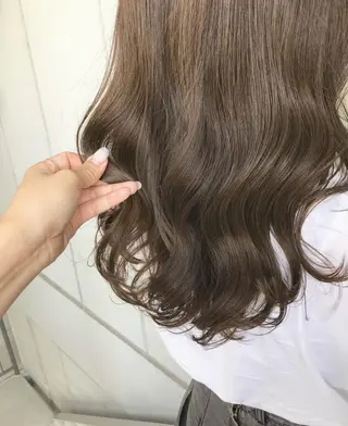 ロング カラー akane/ベージュ /オリーブ/ブラウンのヘアスタイル