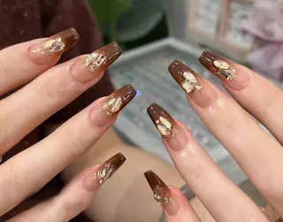 ネイル pink ladyサロン所属・べ にのネイルデザイン