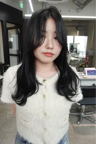 セミロング ✨ブリーチ/顔周り レイヤー¦YUKA✨のヘアスタイル