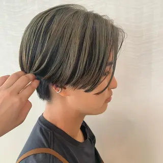 ショート カラー ヘアアレンジ サナ🌱 切りっぱなしボブのヘアスタイル