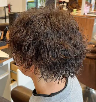 パーマ 飯盛 数馬のヘアスタイル