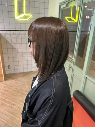 ミディアム カラー ベージュ/ダブルカラ ー/新潟駅/青柳萌果のヘアスタイル