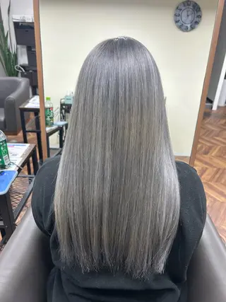 ロング カラー ALEAP 小島 桜のヘアスタイル