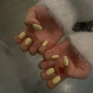 ネイル 𝑟𝑖𝑠𝑎 🕯‎🤍のネイルデザイン