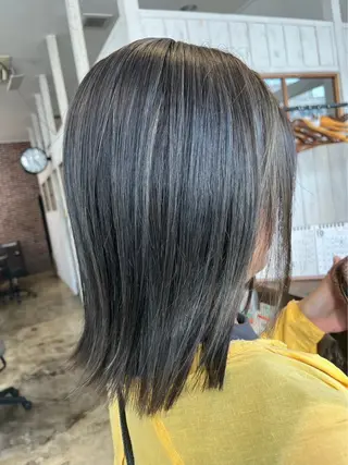 ミディアム カラー 平良 那生のヘアスタイル