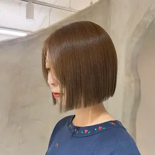 ミディアム カラー effect横浜所属・切りっぱなしボブ/ 艶カラー/綾莉のヘアスタイル