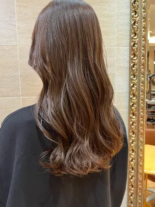 ロング カラー 青山 莉奈のヘアスタイル